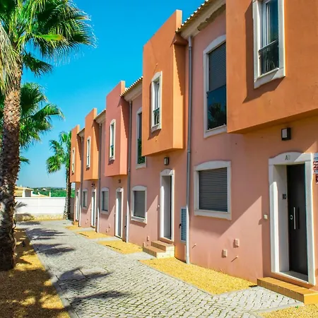 Moradia Jardins Do Vale 빌라 알부페이라
